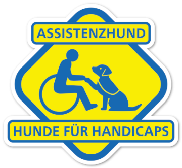 Das Bild zeigt das neue offzizielle Hunde f&uuml;r Handicaps Logo. Eine gelbe Raute, die blau umrandet ist. Mittig ist ein blauer, stilisierter Rollstuhlfahrer. Vor dem Rollstuhlfahrer sitzt ein Assistenzhund, der dem Rollstuhlfahrer seine Pfote gibt. Im oberen Bereich der Raute ist ein dicker gelber Balken, blau umrandet, mit der blauen Aufschrift "Assistenzhund". Im unteren Bereich der Raute, passend zum oberen Schriftzug der Text  "Hunde f&uuml;r Handicaps". Im Gegensatz zum alten Logo sind die Aufschriften in gleicher Gr&ouml;&szlig;e in Gro&szlig;buchstaben gehalten. 