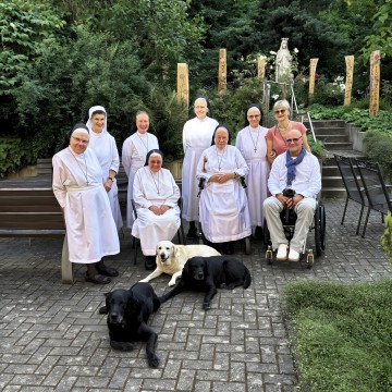 Familienfoto mit der hl. Madonna